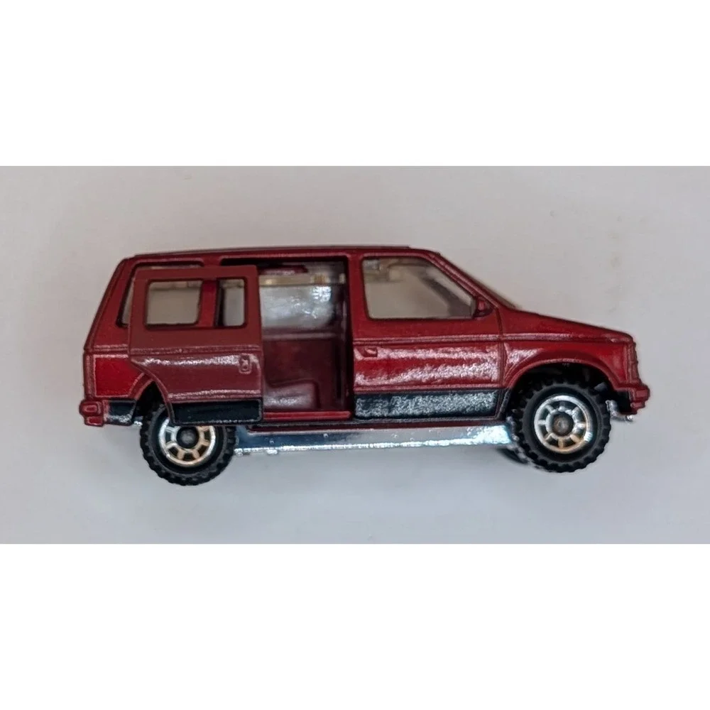 Matchbox 1984 Dodge Caravan Burgundy Diecast Car Made in England Original Box